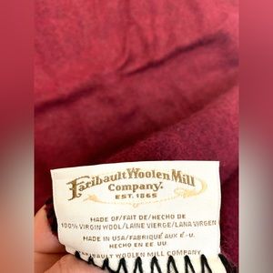 FARIBAULT vintage Woolen Mill Co. 100% VIRGIN WOOL Wine color BLANKET 45x60 in